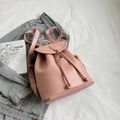 Zaino rosa in pelle sintetica con chiusura a coulisse e spallacci regolabili - Rosa