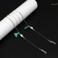 Detail van bohemien brillenketting met turkoois kwastjes en kleurrijke kralen - Groen