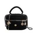 Sac bandoulière matelassé noir avec ornement camélia argenté et chaîne métal - Grand / Noir