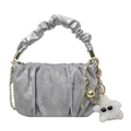 Metallisch silberne geraffte Handtasche mit Goldkette und weißem Plüschwolken-Anhänger - Grau