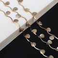 Cadena para gafas dorada con colgantes de concha texturizados y eslabones ondulados finos - Estilo De Decoración De Conchas / Oro Brillante