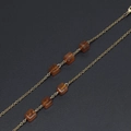 Catenella per occhiali dorata con perle di ambra cubiche e chiusura a moschettone in metallo - Perline color ambra / Oro