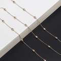 Cadena minimalista dorada para gafas con cuentas ovales de cobre y eslabón fino - Dorado