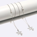 Chaîne à lunettes argentée avec breloques étoiles et perles sur support blanc - Style Étoile et Perle (GL11361111111)