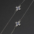 Silberne Brillenlkette mit glitzernden Strass-Kreuzen und blauen Evil-Eye-Anhängern - Silber Kreuz Böser Blick Stil (GL482)