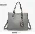 Borsa a mano grigia in ecopelle a coccodrillo con manici a motivo serpente e dettagli oro - Grigio chiaro