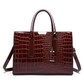 Borsa tote in ecopelle coccodrillo marrone rossastro lucida con dettagli metallici - Marrone