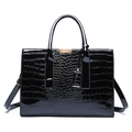 Borsa tote in pelle verniciata nera con motivo a coccodrillo e finiture in oro lussuoso - Nero