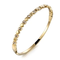 Detail eines vergoldeten Herzarmbands mit Zirkonia-Kristallen und Schnappverschluss - Goldenes Herz Zirkon Stil (39-B-6)