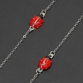 Zilveren metalen brillenkoord met twee rode lieveheersbeestjes en verfijnde schakels - Zilveren Lieveheersbeestje Stijl