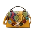 Borsa a tracolla giallo brillante con motivo serpente multicolore e catena acrilica - Giallo