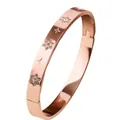 Dettaglio del bracciale rigido in acciaio oro rosa con stelle e cristalli incastonati - Oro Rosa (39乙-C-3)