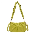 Borsa a nuvola increspata verde avocado con tracolla e dettagli in metallo dorato - Verde Kiwi