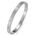 Vista dettagliata del bracciale rigido in acciaio argento con incisioni e zirconi - Stile Strass Argento (44乙-B-9)