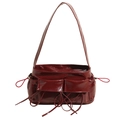 Borsa a spalla retrò bordeaux in ecopelle con tasche cargo e dettagli con fiocco - Borgogna