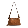Borsa a tracolla in pelle scamosciata caramello con cinturino e nappina decorativa - Marrone