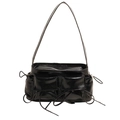Borsa a spalla in pelle verniciata nera alla moda con multitasche e dettagli a fiocco - Nero