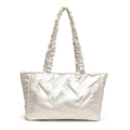 Gesteppte Metallic-Silber Puffer-Tasche mit Scrunchie-Griffen und geräumigem Design - Weiß