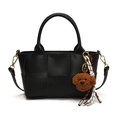 Bolso cubo trenzado negro con un colgante de oso marrón y borla de cuerda tejida - Negro (Con Colgante de Oso)