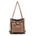 Borsa a spalla in peluche leopardata con tasca beige e fiocco su sfondo bianco - Leopardo Caffè
