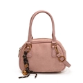 Petit sac rose mat avec détails dorés et accessoire de charme tissé élégant - 20.5x8.5x13 / Avec Pendentif / Rose