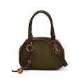 Sac à main en daim vert mousse avec bandoulière en cuir brun et pendentif doré - 20.5x8.5x13 / Avec Pendentif / Vert