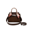 Borsa a mano vintage marrone in pelle opaca con foulard in seta e tracolla regolabile - caffè