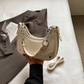 Elegante borsa hobo beige con catena argento e tracolla lunga regolabile - Bianco Sporco