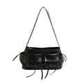 Dettaglio della borsa a spalla in pelle PU nera lucida con tasche e dettagli con coulisse - Nero