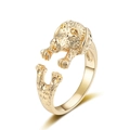 Anello carlino dorato regolabile con rilievo animale 3D realistico e dettagli di zampe - Oro