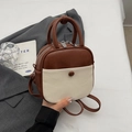 Mini zaino minimalista bicolore marrone e beige in pelle PU con manico e tasca anteriore - Marrone Senza Ciondolo