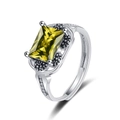 Anello vintage in argento con un grande zircone giallo rettangolare taglio smeraldo - Aperto Regolabile / Zirconia Verde Champagne