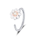 Anello margherita rotante con petali in smalto e perla su fascia in argento - Aperto Regolabile / Oro Bianco - Stile Fascia Intrecciata (KL-022)