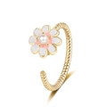 Anello margherita dorato con smalto bianco e perla su fascia stile corda - Aperto Regolabile / Oro - Stile Fascia Intrecciata (KL-022)