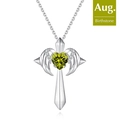 Détail du collier croix ailes d'ange avec pierre d'août et zircons étincelants - Août Vert Péridot (XL0076)