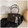 Sac fourre-tout rétro en cuir marron brillant avec poches et accessoires argentés - Avec Pendentif / Marron