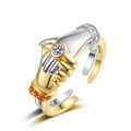 Anello abbraccio regolabile bicolore con una grande pietra di zirconia rotonda - Stile Stretta di Mano (款式002)