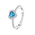Anello regolabile in argento con zircone a cuore blu circondato da cristalli lucidi - Aperto Regolabile / Zirconia Blu