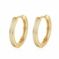 Elegante goldene Huggie-Ohrringe mit glitzernden Zirkonia-Reihen und Hochglanz-Finish - Gold