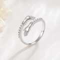 Sprankelende pavé strass knuffelring met handontwerp op zijden achtergrond - Verstelbaar Open / Witgoud