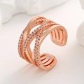 Eleganter roségoldener Mehrlagen-Ring mit Kreuzdesign und weißen Zirkonia-Steinen - Einstellbar Offen / Roségold