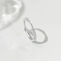 Elegante anello Mobius in argento con pietre di zircone e marchio S925 inciso - Aperto Regolabile / Möbius (Anello da Donna Singolo)