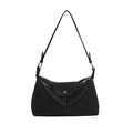 Borsa a spalla in pelle nera con texture a pieghe verticali e dettagli in argento - Nero