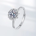 Elegante anillo de moissanita girasol con banda de plata ajustable y pavé lateral - Abierto Ajustable / Circonita Blanca