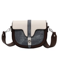 Borsa a sella retrò tricolore con patta crema e finiture in pelle marrone scuro - Blu