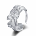 Anillo de pluma de plata minimalista con banda abierta ajustable y textura fina - Plateado