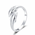 Anello doppio delfino in argento lucido con zirconi bianchi su sfondo bianco - Aperto Regolabile / Stile Aperto a Doppio Delfino (KL-05552) / Oro Bianco