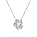 Collier roue de fortune en argent avec pierres zircons baguette sur fond blanc pur - Or Blanc