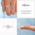 Detaillierte Ansichten eines Halo-Rings mit Unendlichkeitsband und Self-Love Grußkarte - Einstellbar Offen / Weißer Zirkonia + Karte / Silber (Mit Karte)