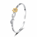Bracciale aperto girasole in argento con zircone e incisione 'You are my sunshine' - Argento e Oro
